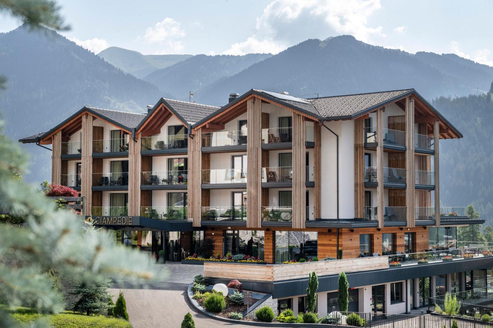 Ciampedie Luxury Alpine Spa Hotel Vigo di Fassa Ngoại thất bức ảnh