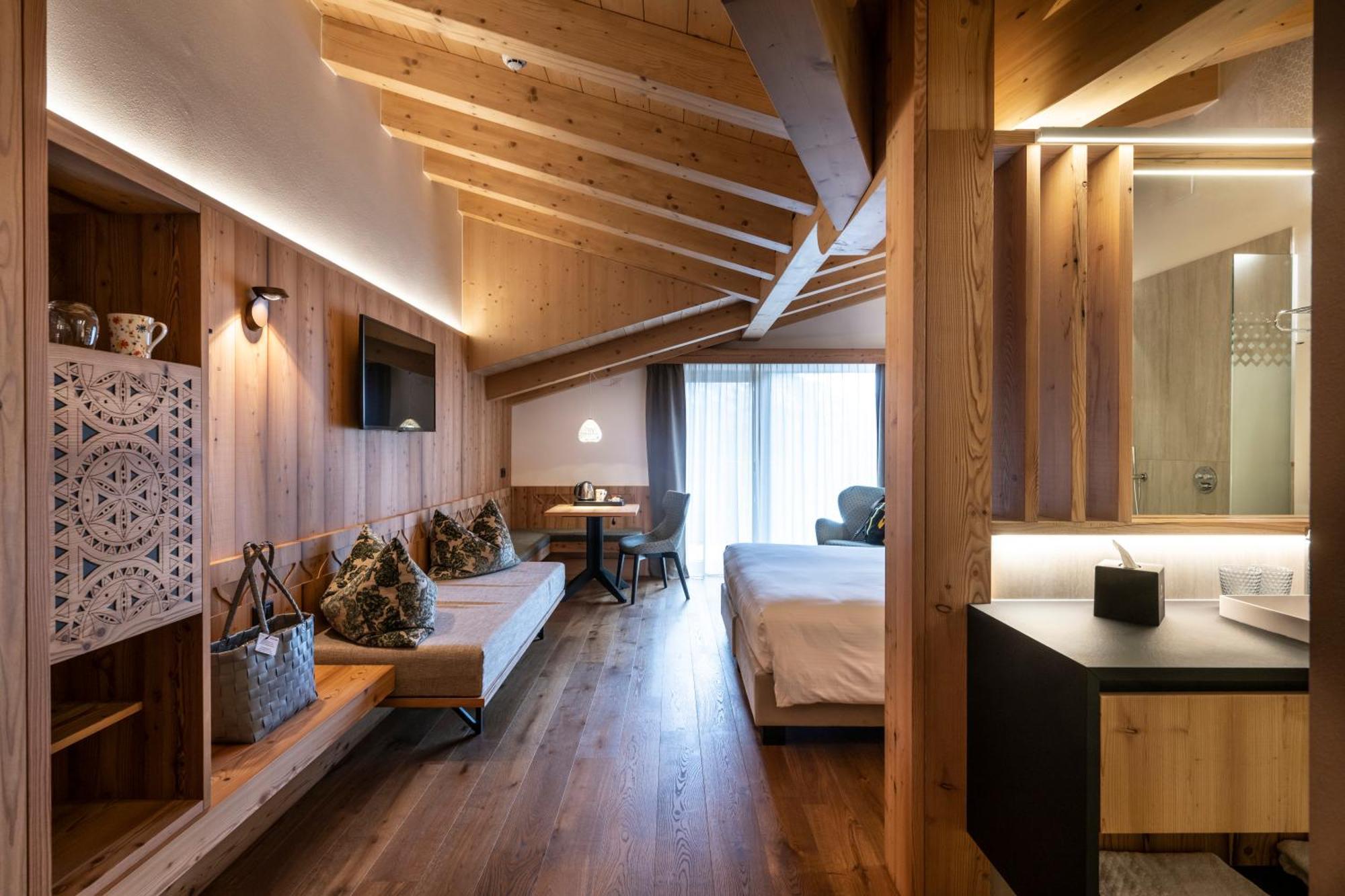 Ciampedie Luxury Alpine Spa Hotel Vigo di Fassa Ngoại thất bức ảnh