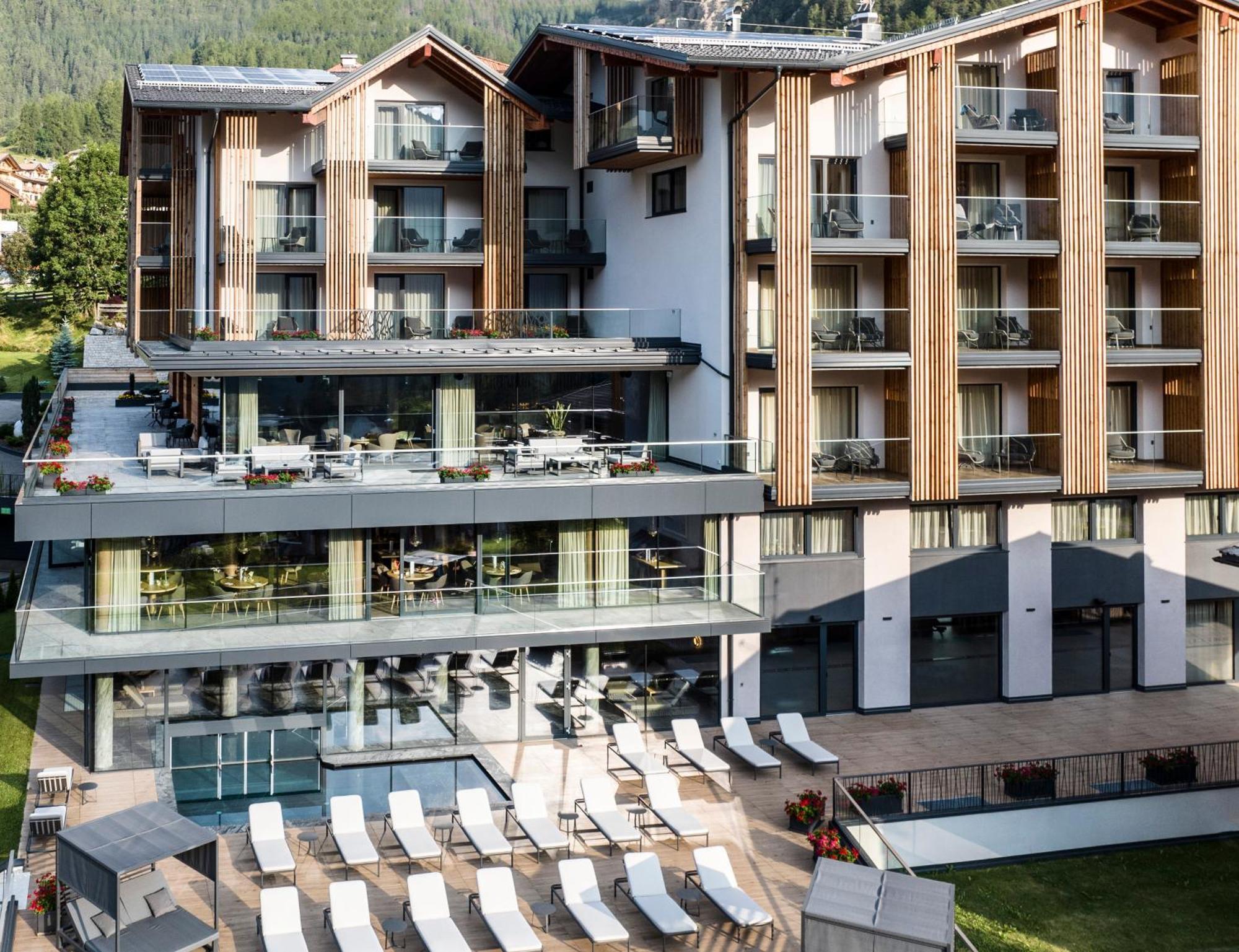 Ciampedie Luxury Alpine Spa Hotel Vigo di Fassa Ngoại thất bức ảnh