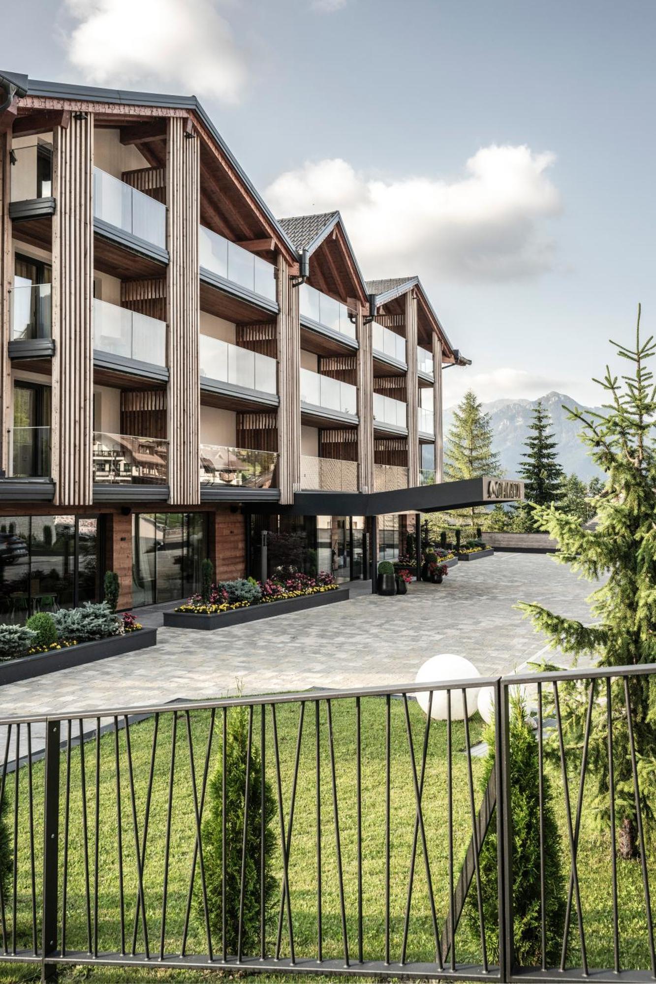 Ciampedie Luxury Alpine Spa Hotel Vigo di Fassa Ngoại thất bức ảnh