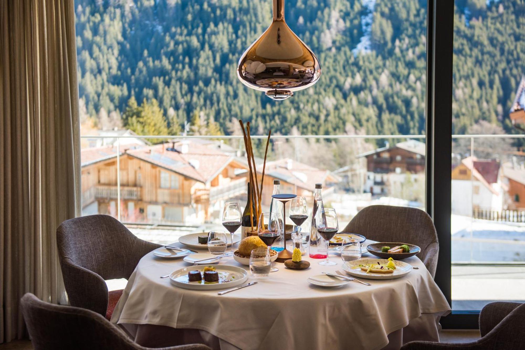 Ciampedie Luxury Alpine Spa Hotel Vigo di Fassa Ngoại thất bức ảnh