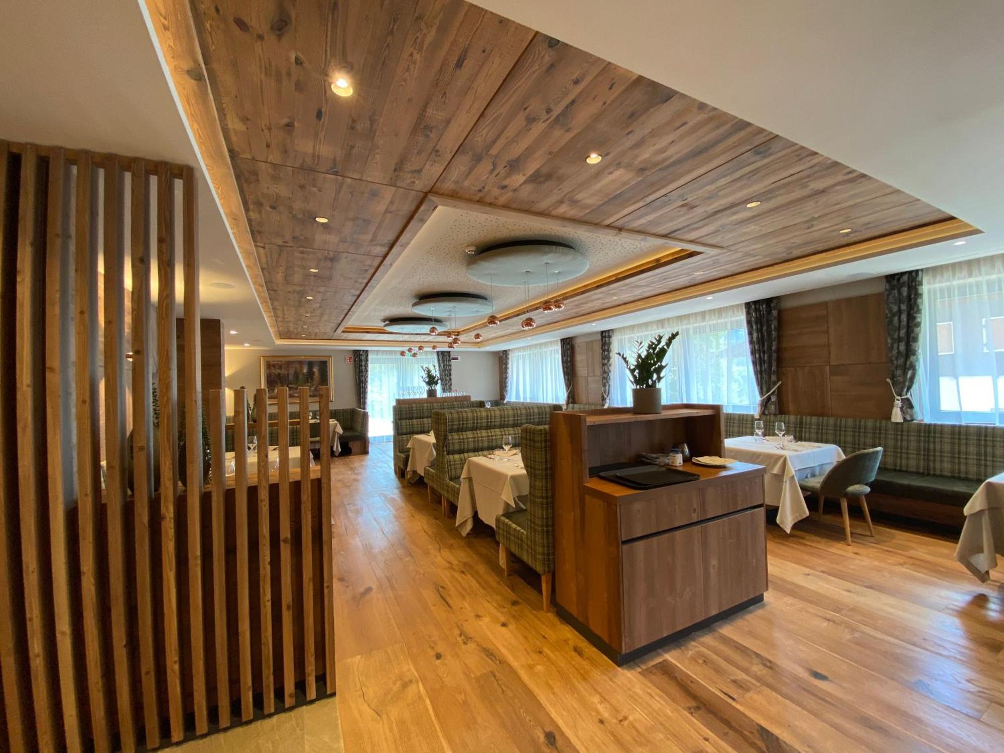 Ciampedie Luxury Alpine Spa Hotel Vigo di Fassa Ngoại thất bức ảnh